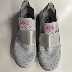 GREY/METALLIC APL RUNNING/TRAINING SHOES //